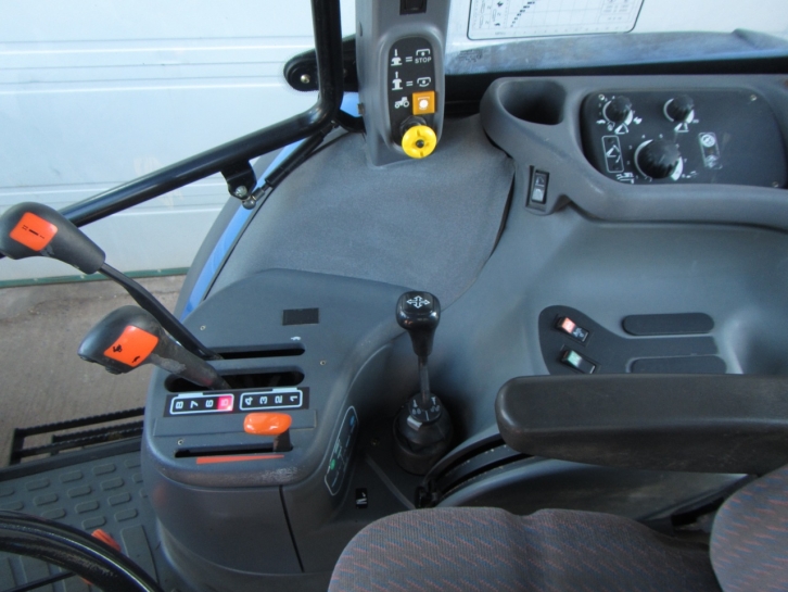 New Holland TS115