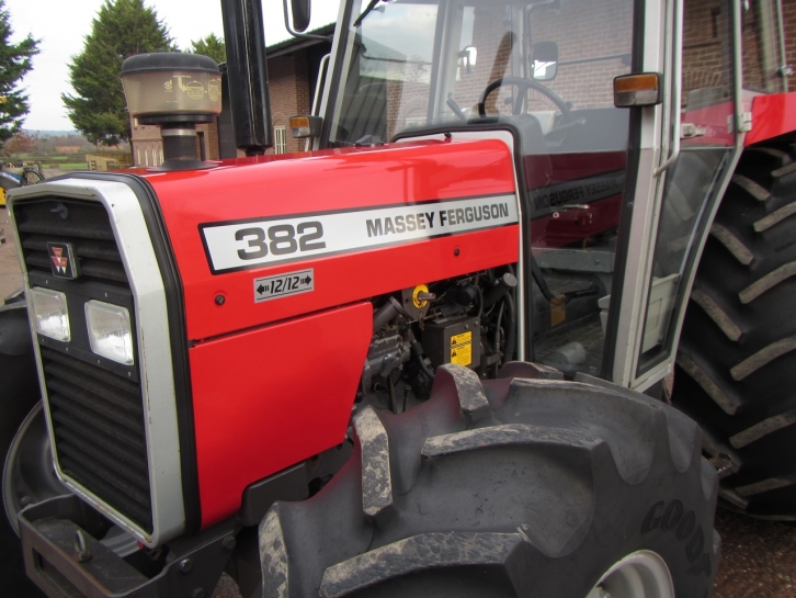 Massey Ferguson 382