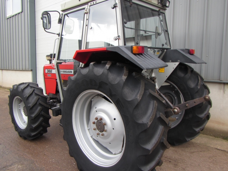 Massey Ferguson 382