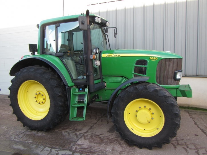John Deere 6630