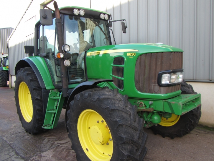 John Deere 6630