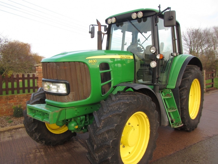John Deere 6630