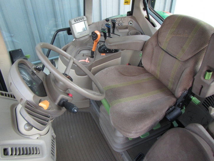 John Deere 6630