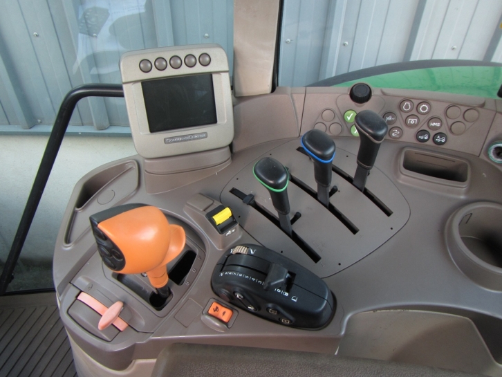 John Deere 6630