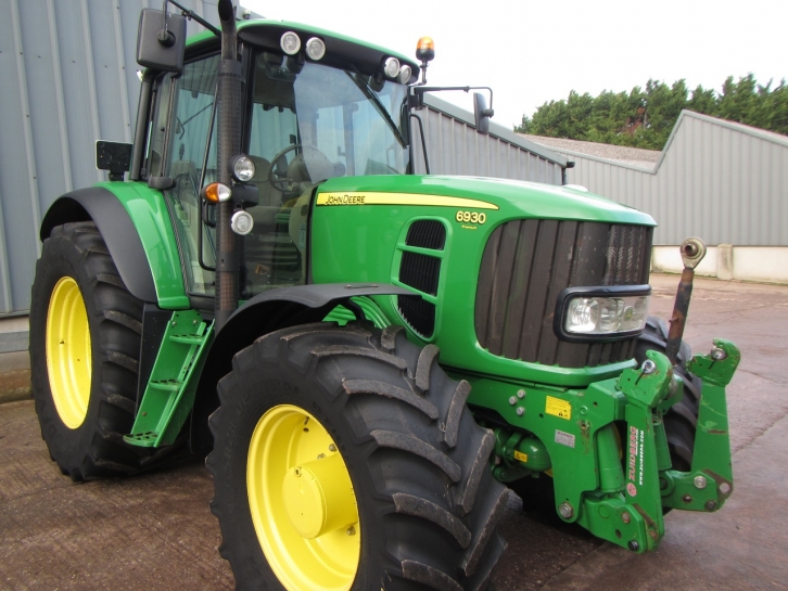 John Deere 6930
