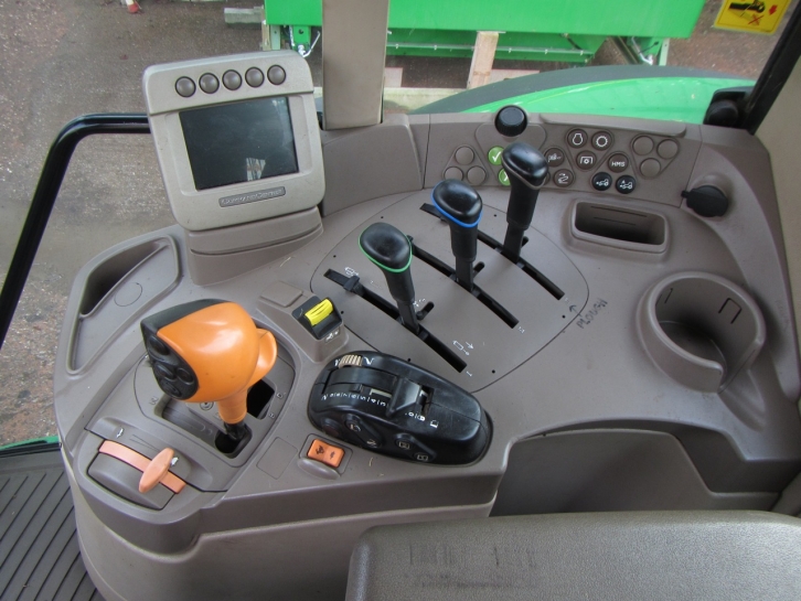 John Deere 6930