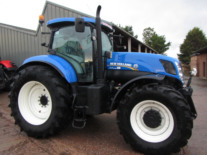New Holland T7.235