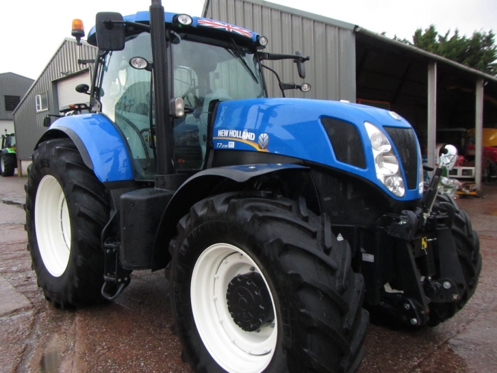 New Holland T7.235