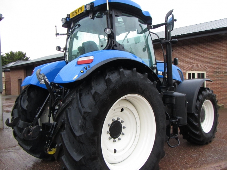 New Holland T7.235