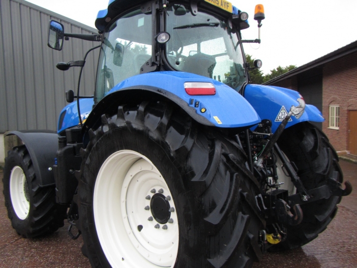 New Holland T7.235
