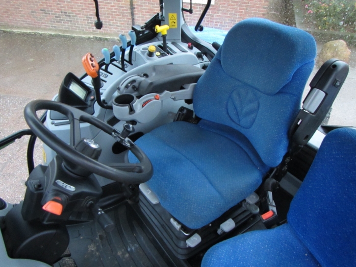 New Holland T7.235