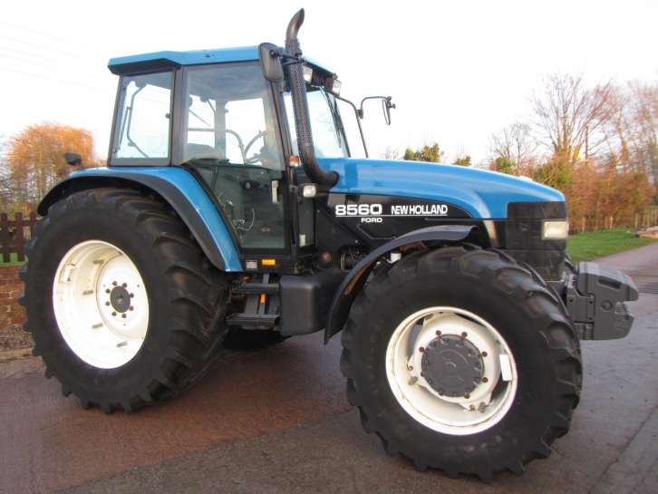 New Holland 8560