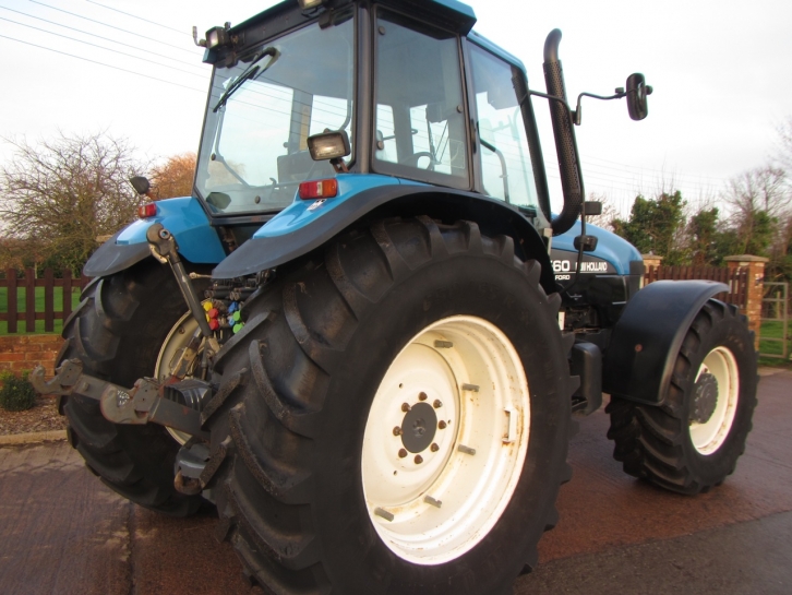 New Holland 8560