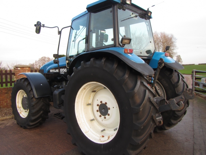 New Holland 8560