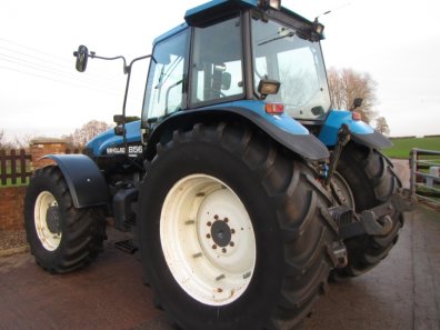 New Holland 8560
