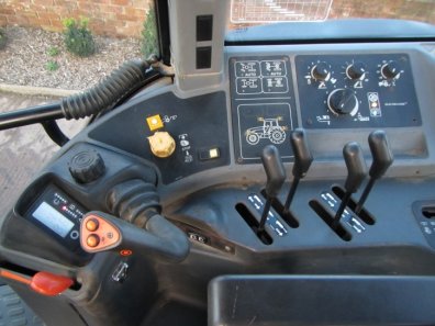 New Holland 8560