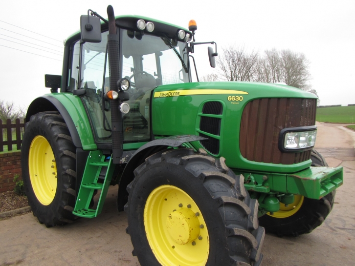 John Deere 6630