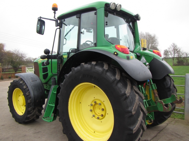 John Deere 6630