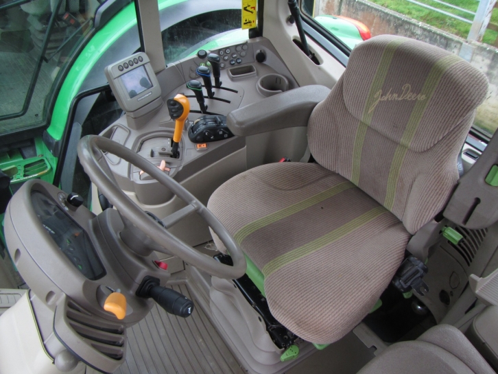John Deere 6630