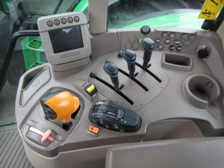 John Deere 6630