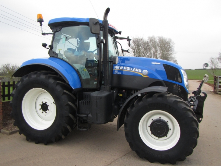 New Holland T7.210