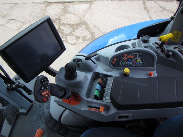 New Holland T7.210