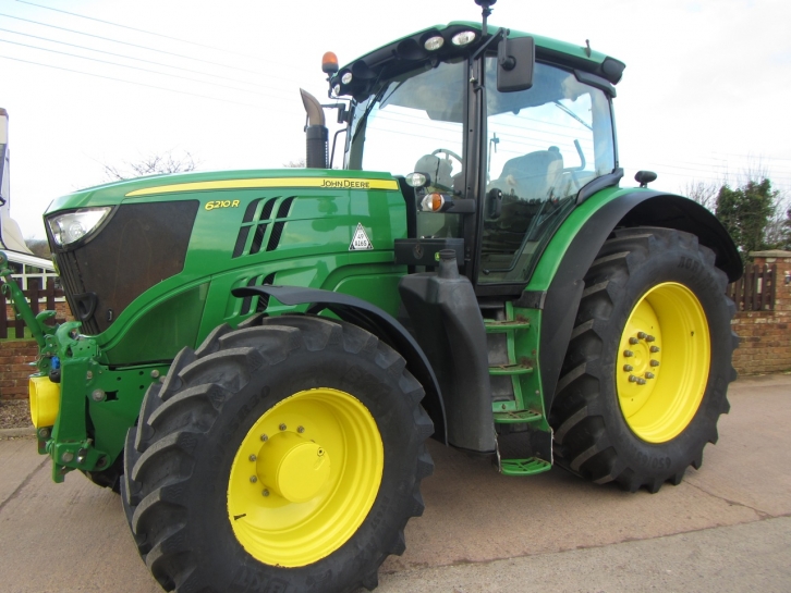 John Deere 6210R