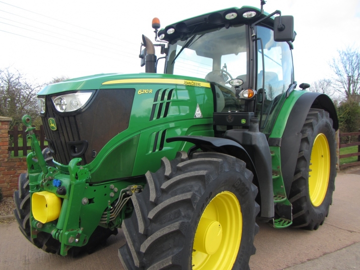 John Deere 6210R