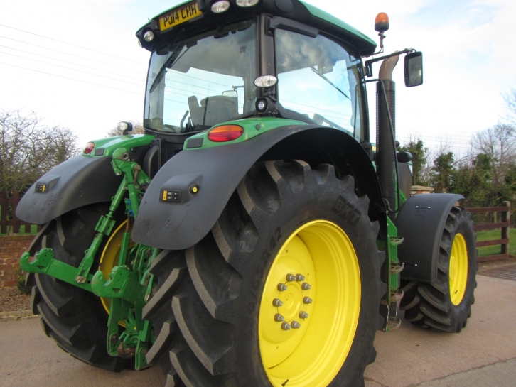 John Deere 6210R