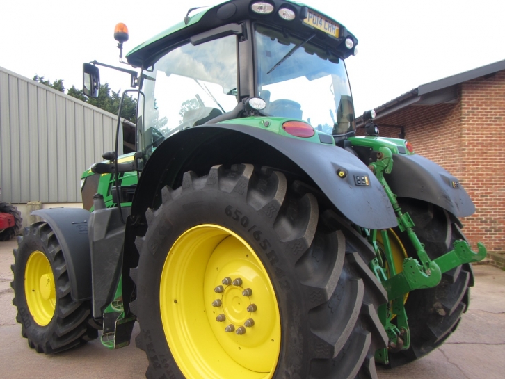 John Deere 6210R
