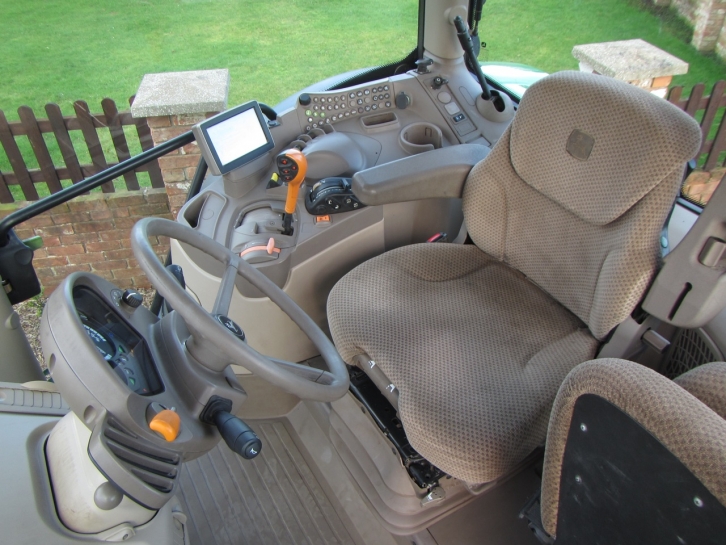 John Deere 6210R
