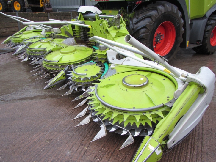 Claas Orbis 750 10 row maize header