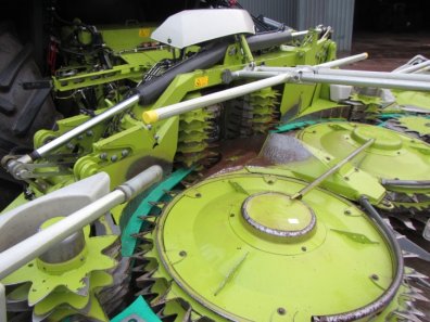 Claas Orbis 750 10 row maize header