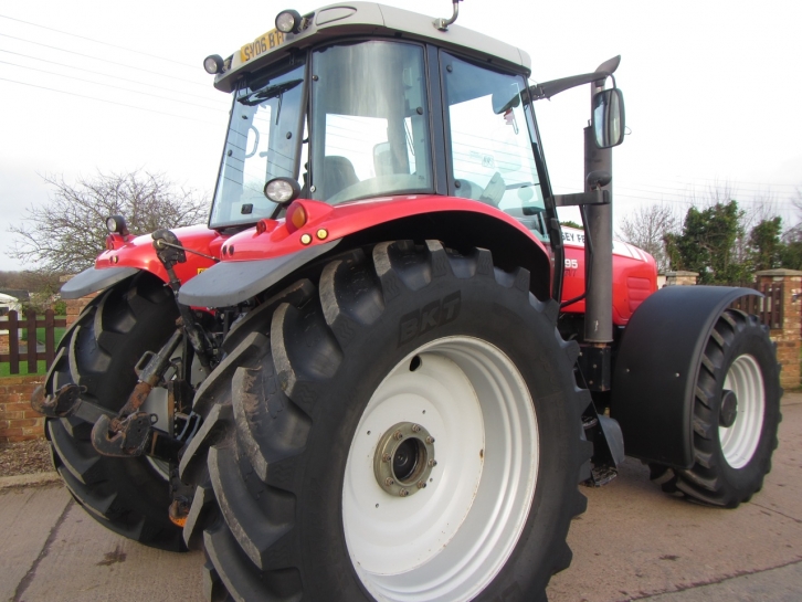 Massey Ferguson 7495