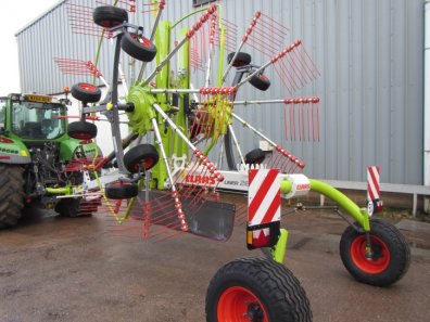 Claas Liner 2800 twin rotor rake