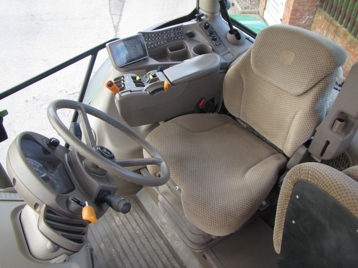 John Deere 6150R