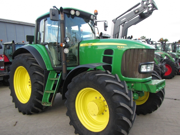 John Deere 7530