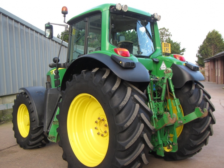 John Deere 7530