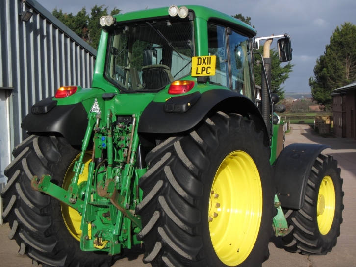 John Deere 7530