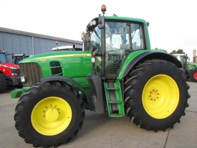 John Deere 7530