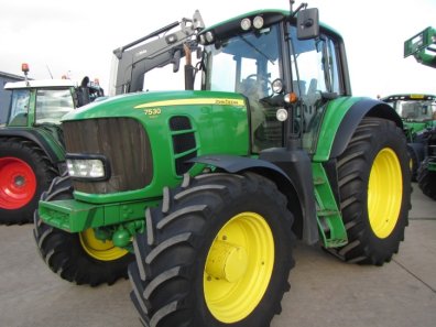 John Deere 7530
