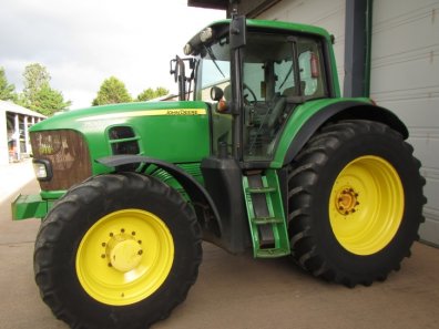 John Deere 7530