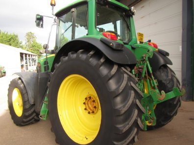 John Deere 7530