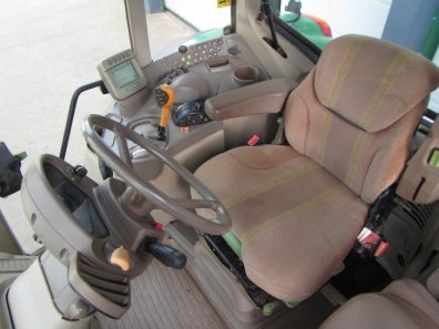 John Deere 7530