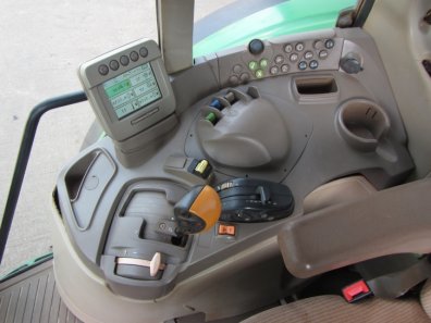 John Deere 7530