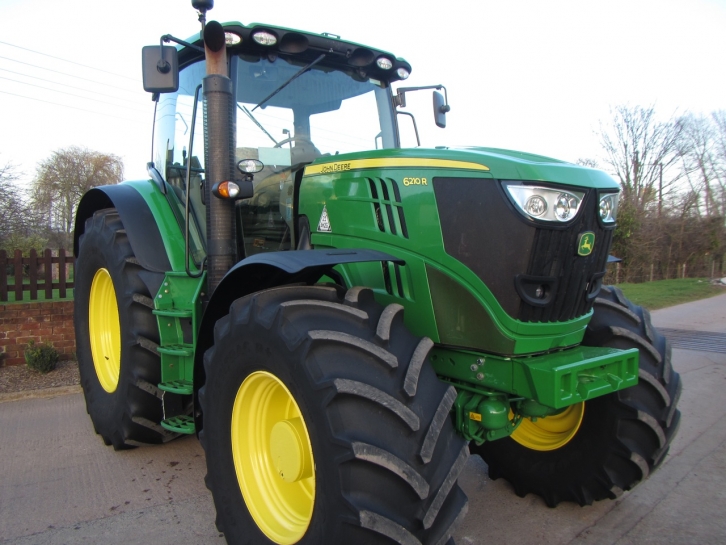 John Deere 6210R