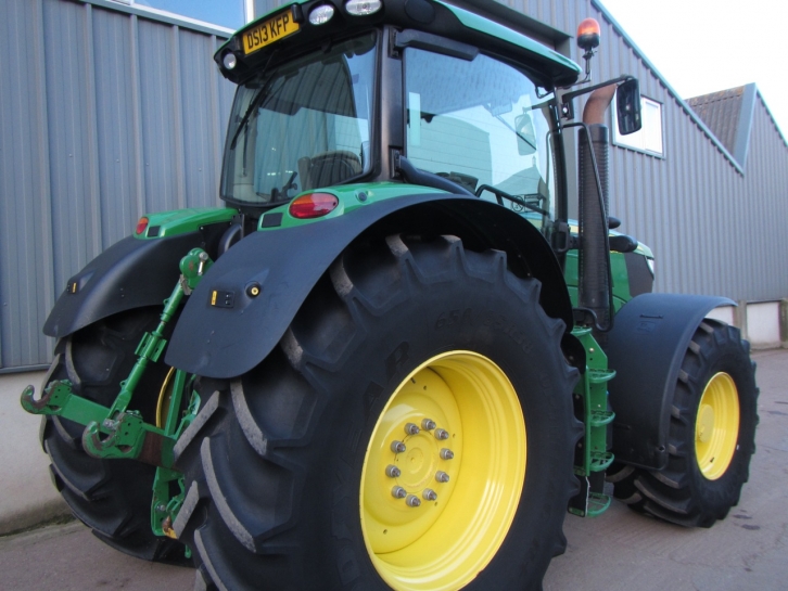 John Deere 6210R