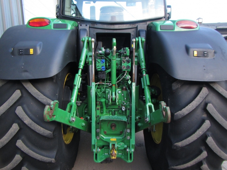 John Deere 6210R