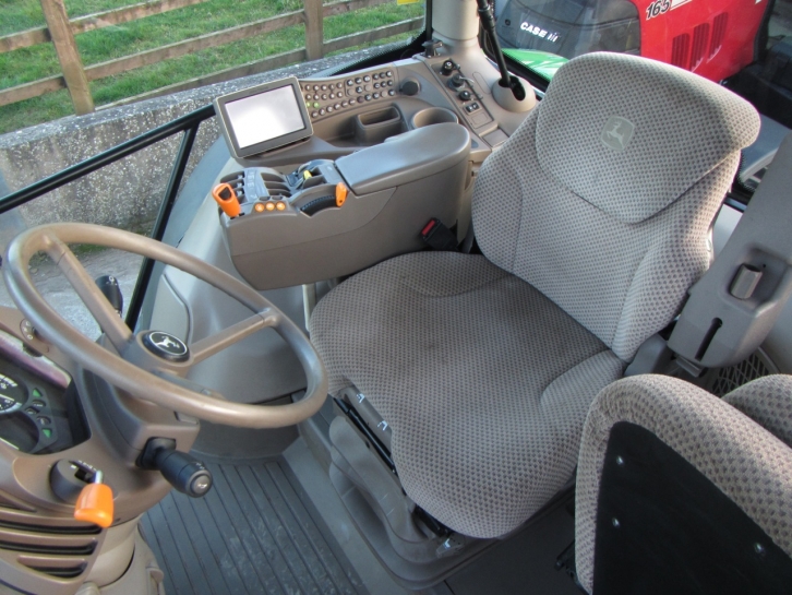 John Deere 6210R
