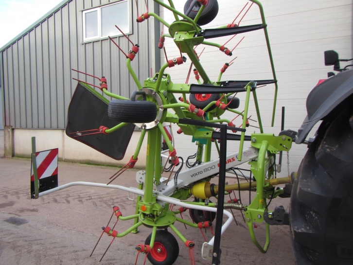 Claas Volto 800 tedder